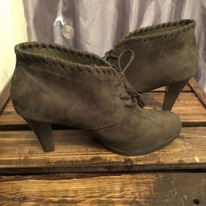 🍁Olive Green Lace Up Suede Booties🍁